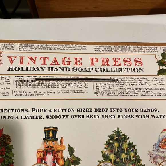 HolidayVintage Press Hand Soaps. Brand New out of box because weight. Beautiful - Picture 7 of 8